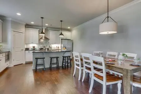 Holiday home Stay In Twin Homes At Belmont In King Beds Nashville