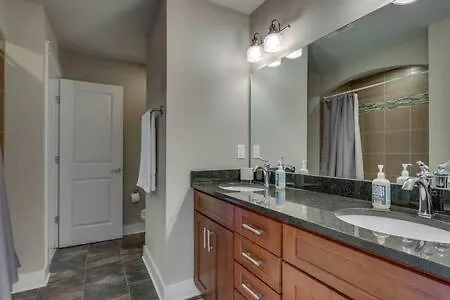 Stay In Twin Homes At Belmont In King Beds Nashville USA