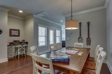 Stay In Twin Homes At Belmont In King Beds Nashville