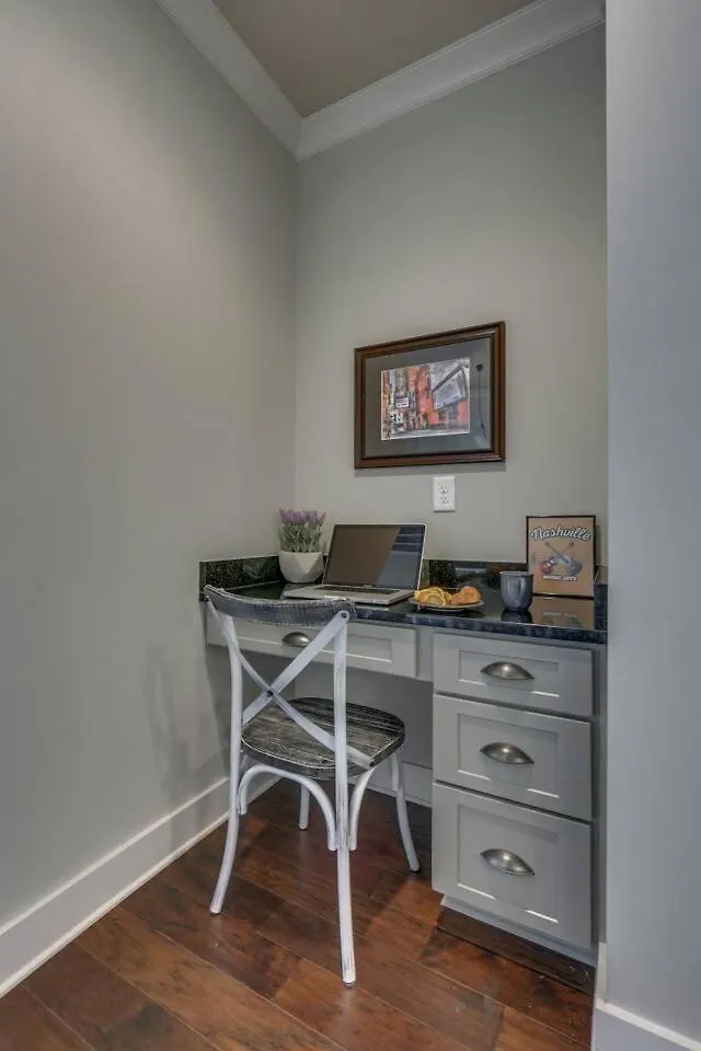 Stay In Twin Homes At Belmont In King Beds Nashville